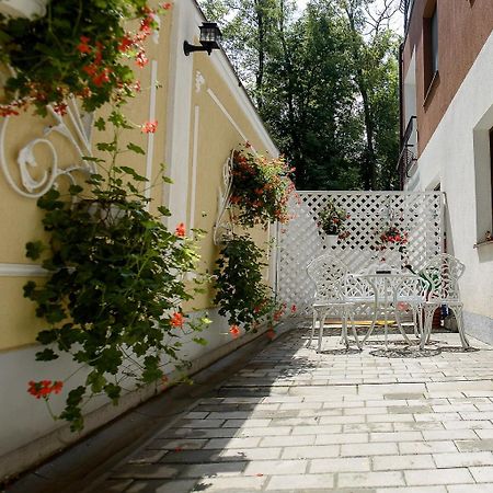 Carla'S Apartment, Airport & Train Station Shuttle Iasi Buitenkant foto