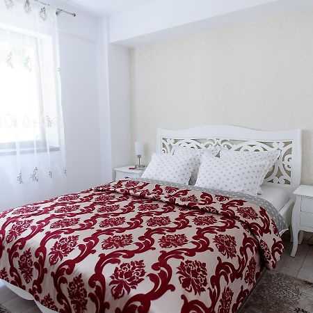Carla'S Apartment, Airport & Train Station Shuttle Iasi Buitenkant foto