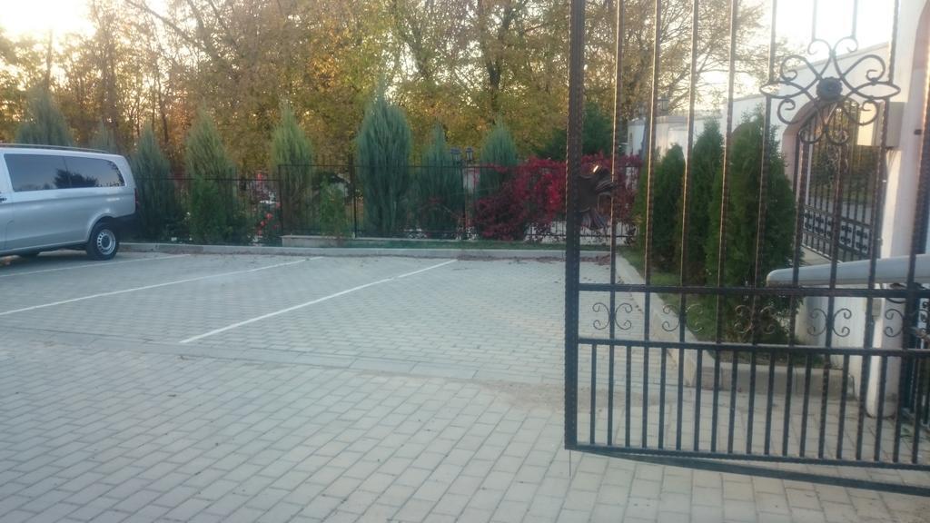 Carla'S Apartment, Airport & Train Station Shuttle Iasi Buitenkant foto