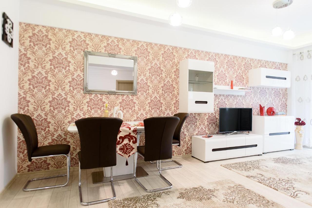 Carla'S Apartment, Airport & Train Station Shuttle Iasi Buitenkant foto