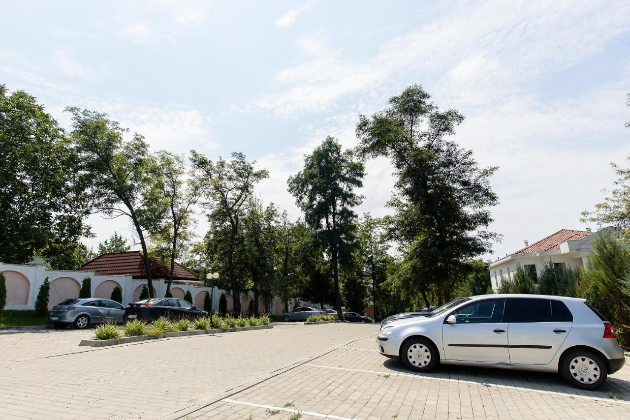 Carla'S Apartment, Airport & Train Station Shuttle Iasi Buitenkant foto