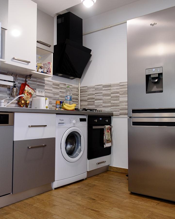 Carla'S Apartment, Airport & Train Station Shuttle Iasi Buitenkant foto