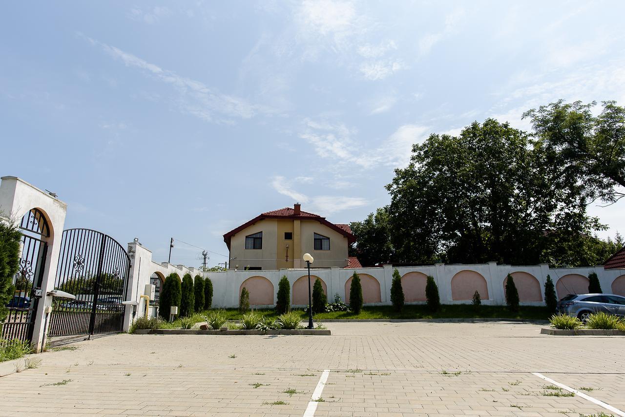 Carla'S Apartment, Airport & Train Station Shuttle Iasi Buitenkant foto