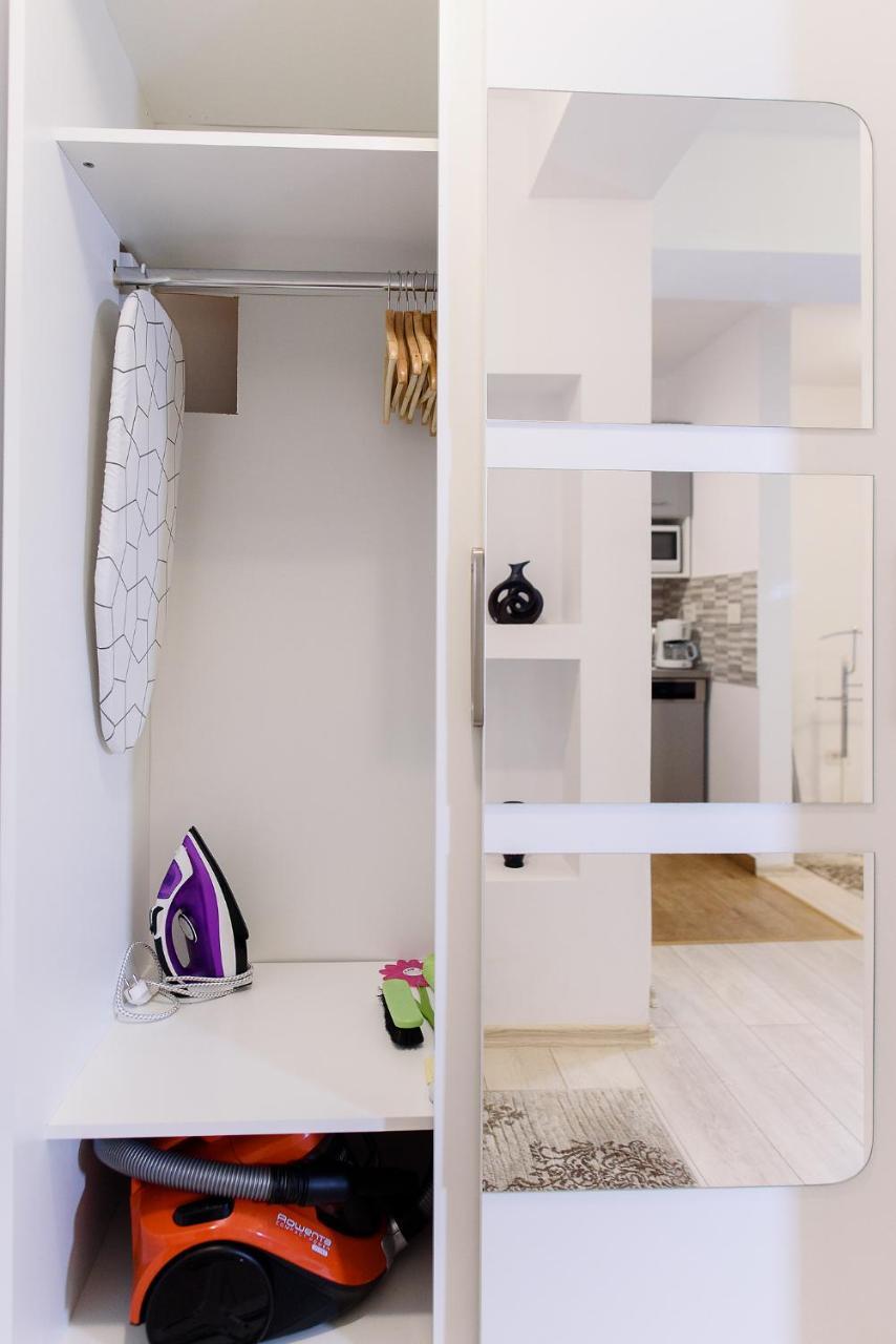 Carla'S Apartment, Airport & Train Station Shuttle Iasi Buitenkant foto