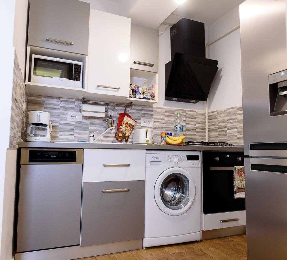Carla'S Apartment, Airport & Train Station Shuttle Iasi Buitenkant foto