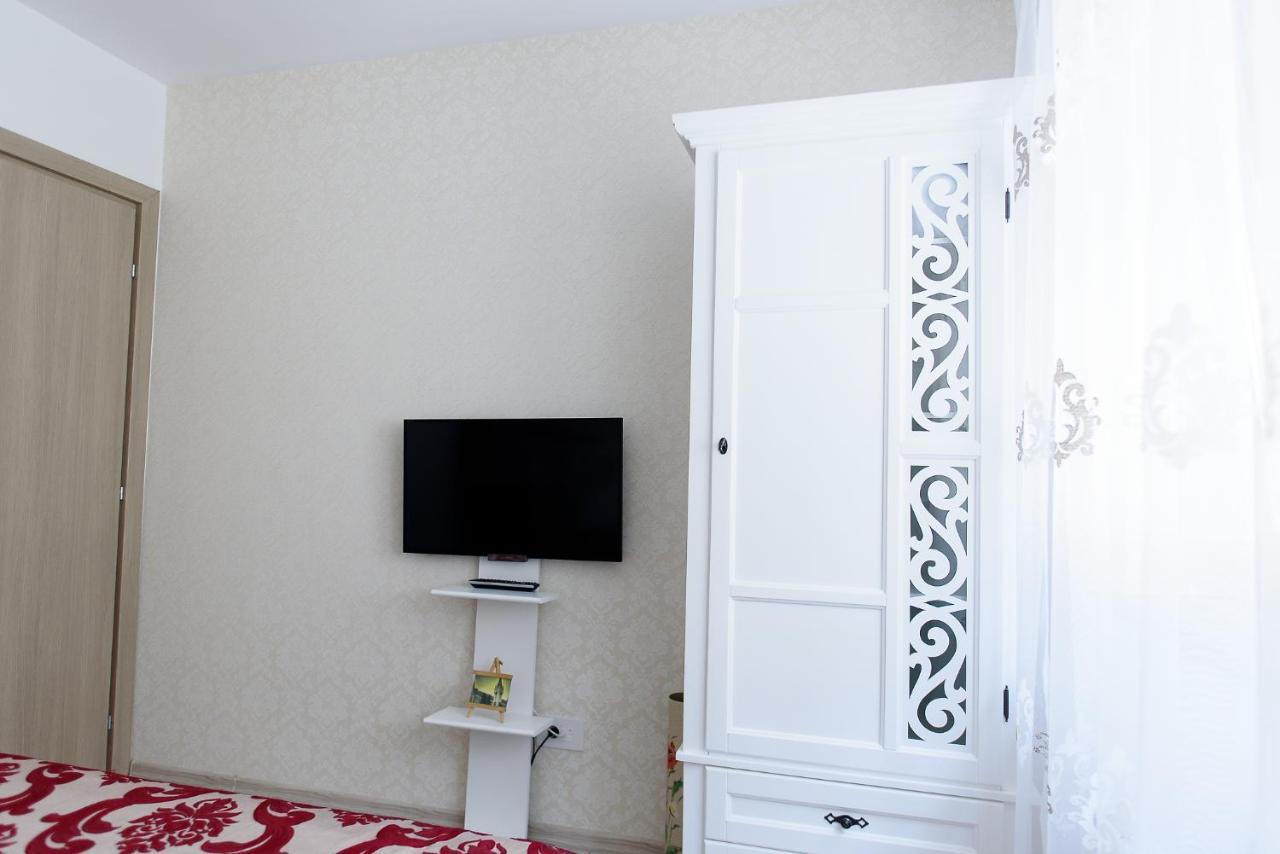 Carla'S Apartment, Airport & Train Station Shuttle Iasi Buitenkant foto