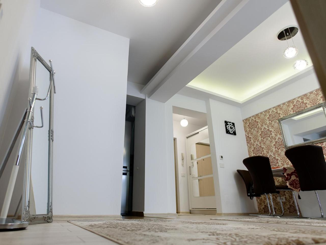 Carla'S Apartment, Airport & Train Station Shuttle Iasi Buitenkant foto